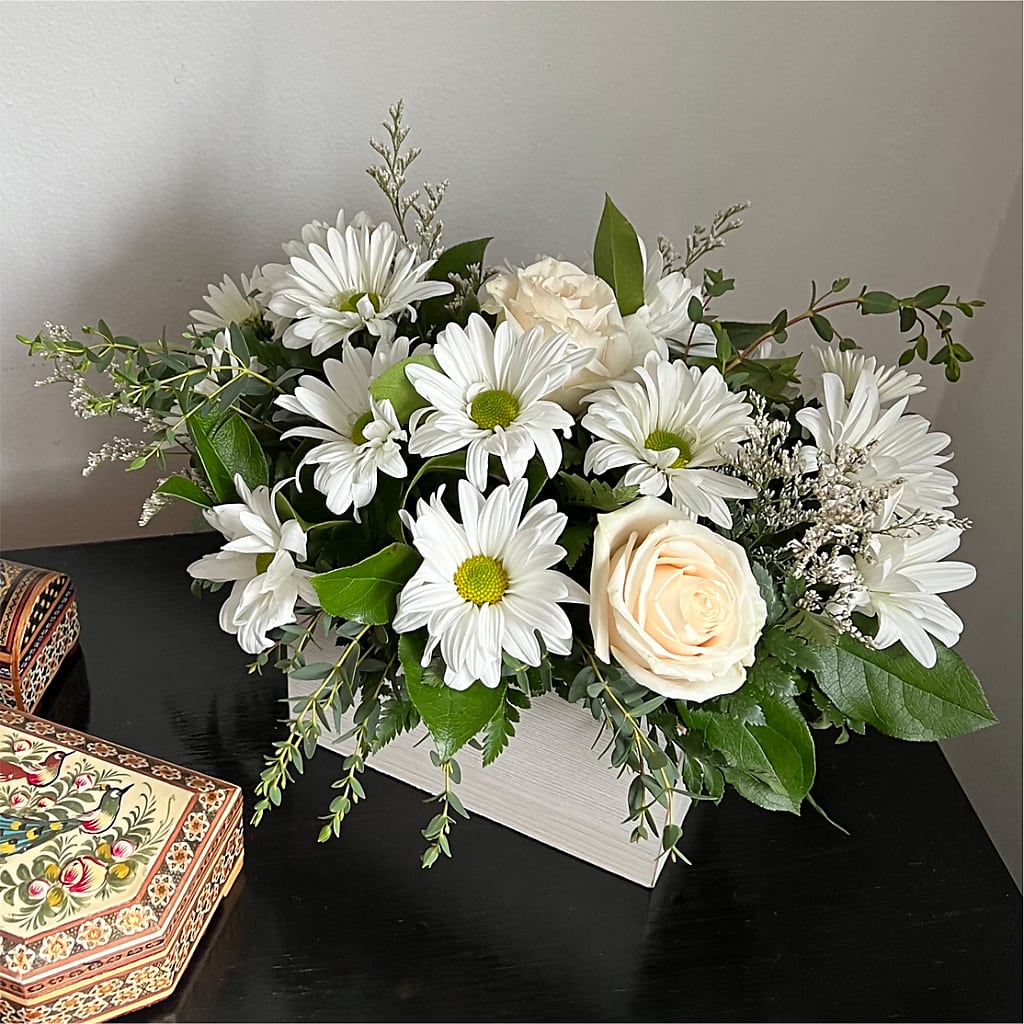 Fresh Linen Box Bouquet – A&L FLORAL, Hamilton NJ