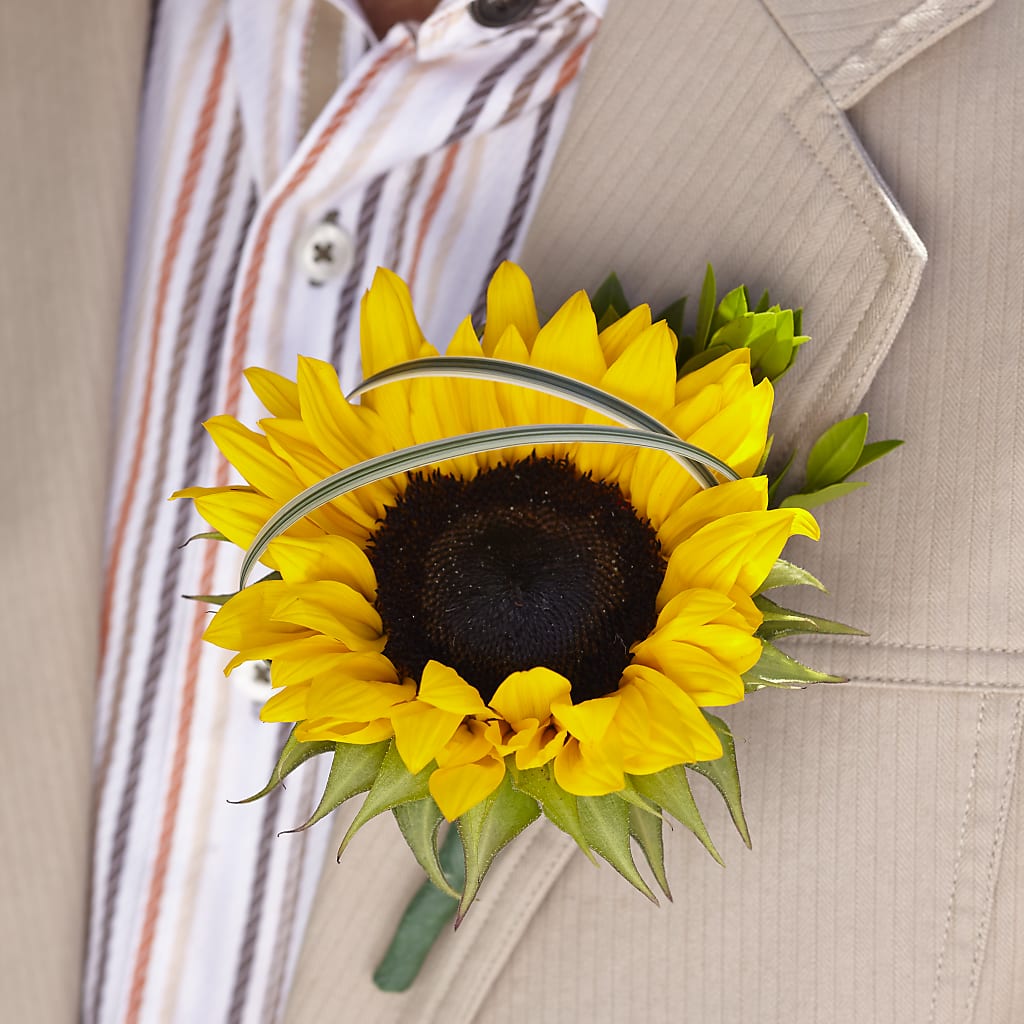 Free Spirit Boutonniere – A&L FLORAL, Hamilton NJ